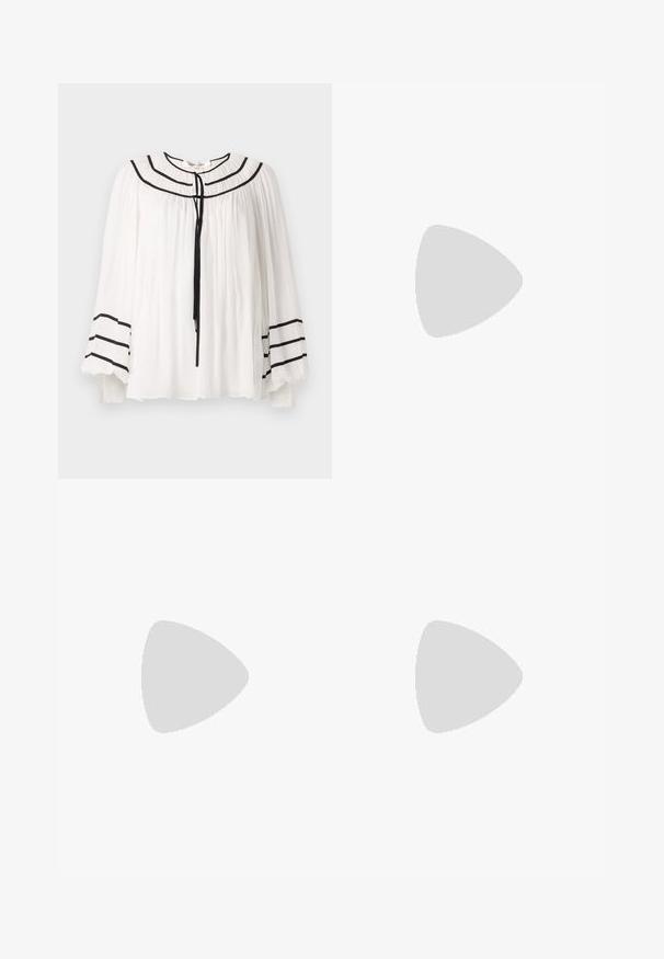 Weiße Bluse mit langen Ärmeln, die mit schwarzen Streifenakzenten und einer gefältelten Textur versehen ist. Runde Halslinie mit einer Bindeschließe vorne.; Schwarze, taillierte gerade Hosen mit hoher Taille und Bügelfalten, vor einem schlichten hellen Hintergrund präsentiert.; Schwarze Leder-Slingback-High-Heels mit spitzem Zehenbereich, verstellbarem Riemen und schlankem Stiletto-Absatz, ausgestattet mit einer glatten Oberfläche.; Schwarze Lederhandtasche mit strukturiertem Oberflächen, silbernen Beschlägen, Schnappverschluss und einem kurzen Griff zum Tragen. Kompaktes und strukturiertes Design.