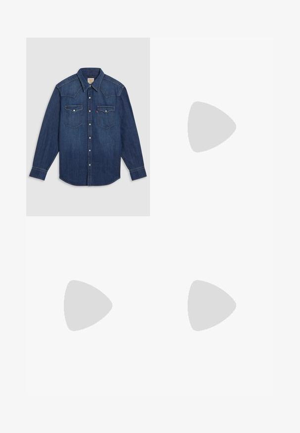 Tamsiai mėlyna džinsinė marškinė su ilgomis rankovėmis, smailiu apykaklės dizainu, baltais spaustukais ir dviem krūtinės kišenėmis. Pabrėžia siuvinėtas pečių detales.; Baltos medvilninės marškinėliai, trumpomis rankovėmis, apvaliu kaklu, lygia tekstūra, sušluoti į eilę, su subtiliu prekės ženklu ant kaklo.; Jaded London GOLIATH TROUSER UNISEX - Kelnės - grey; Juodi sportiniai bateliai su zomšos ir sintetine viršutine dalimi, turintys tris baltas juosteles, tekstūruotą gumos pado paviršių ir mėlyną logotipo etiketę ant liežuvėlio.