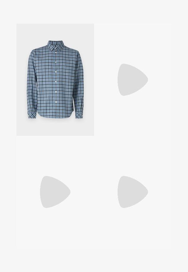Hemd aus gewobenem Baumwollstoff, blau-schwarz kariert, mit langen Ärmeln, Kragen, weißen Knöpfen und verstellbaren Manschetten.; Weiße Baumwoll-Tanktops, ärmelloses Design, runder Ausschnitt, schlichte Textur, aus einem weichen, leichten Stoff. Zwei Stücke ausgestellt.; Beige Denim-Shorts mit geradem Schnitt, fünf Taschen und Gürtelschlaufen. Sie sind leicht verblasst und mit Stitching-Akzenten versehen.; Navy Flip-Flop Sandale mit strukturierten Gummiriemen, geformtem Fußbett und grünen Akzenten auf der Mittelsohle. Flache Sohle, lässiges Design.; Schwarze Sonnenbrille mit rechteckigen Rahmen, grauen getönten Gläsern und einer Aussparung im Nasensteg. Schlanker, glänzender Kunststoff, mit schmalen Bügeln.