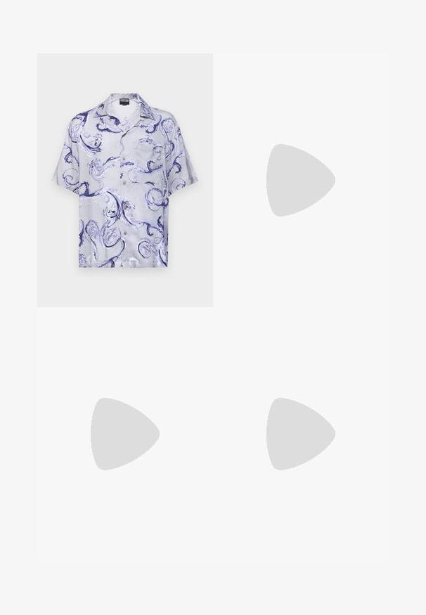 Camisa de manga corta en gris claro con patrones azules en espiral. Hecha de una tela suave con corte recto, presenta un bolsillo en el pecho y cierre de botones.; Pantalones de chándal negros, hechos de una tela suave, con una cinturilla elástica y cordón, piernas ajustadas y puños elásticos en los tobillos.; Zapatillas de cuero negro con acentos blancos, detalles de logo redondo, puntera perforada y suela en contraste. Presentan cordones blancos y una marca.; Gafas de sol negras con un marco amplio y angular y lentes oscuros. Presentan laterales texturizados en negro y un acento de logo redondo en la patilla.