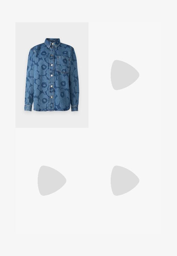 Marimekko VAIHE UNIKKO - Paitapusero - mid indigo; Tummansiniset farkut, joissa on leveät lahkeet ja korkea vyötärö, viisi taskua, kontrastiväriset saumat ja hopeiset metalliosat. Sileä pinta ja siisti viimeistely.; Mustat nahkaiset nilkkurit, joissa on kärki ja tukeva korko. Korkea leikkaus, sileä pinta ja minimalistinen muotoilu.; Mustat aurinkolasit, joissa on kulmikas, kissansilmämuoto. Hopeiset peililinssit. Kapeat, kevyet muovikehykset, joissa on hienovaraista brändäystä temppeleissä.; Hopea metalliset korvakorut, joissa on sileä, pisaramainen muoto ja kiillotettu pinta. Huomaamattomat kaiverrukset lisäävät yksityiskohtia. Minimalistinen muotoilu.