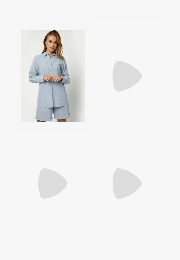 Cămașă cu dungi, albă și albastră, cu mâneci lungi, croială lejeră, asortată cu pantaloni scurți din același material. Material din bumbac cu textură fină.; Pantaloni din denim negri cu un design drept, cinci buzunare, închidere cu nasture metalic și detalii subtile de cusătură. Textură netedă.; Pantofi cu toc slingback din piele lacuită neagră, cu vârf ascuțit și toc geometric. Prezintă un design elegant, minimalist și o textură netedă.; Ochelari cat-eye din acetat transparent, cu lentile galbene, purtați de o persoană într-o jachetă din piele neagră și un pulover roșu. Textură netedă.