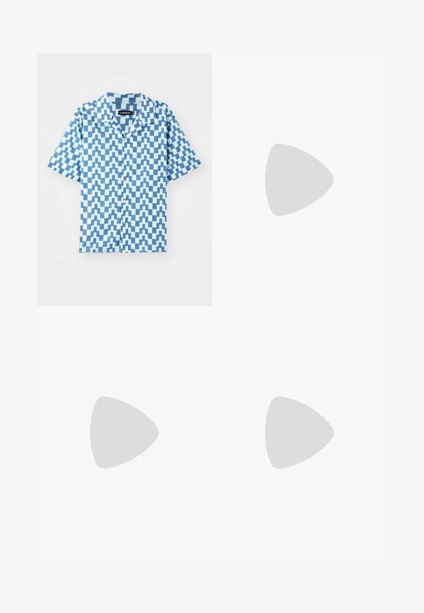 Chemise à manches courtes boutonnée aux tons bleus avec un motif zigzag géométrique, confectionnée en tissu léger. Présente un col classique et une coupe régulière.; Filippa K TERRY CROPPED TROUSERS - Pantalon classique - sage melange; Baskets en cuir blanc avec une finition lisse, bout arrondi, lacets plats et semelle texturée. Présente un logo discret sur le talon.; Lunettes de soleil noires rondes avec verres sombres et branches en métal fines. Comprend des embouts transparents et des accents argentés au niveau de la charnière. Design minimaliste.