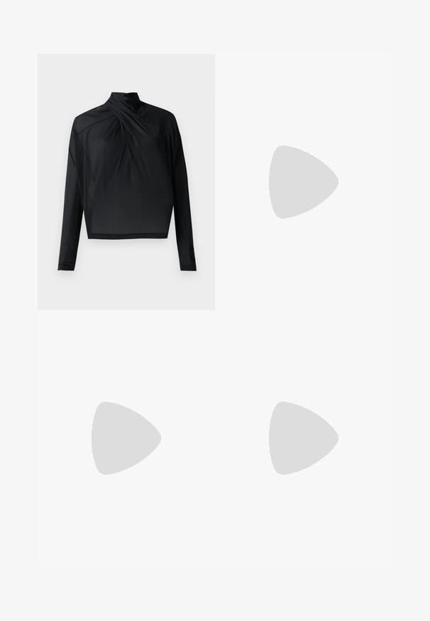 Top preto de mangas longas com colarinho alto e detalhe frontal torcido. Feito a partir de um tecido suave, apresenta um comprimento cropped e mangas ajustadas.; Calças pretas de corte amplo feitas de um tecido liso, apresentando fendas na bainha atadas com laços para um detalhe adicional.; Sandálias de couro pretas com detalhes em fivela dourada, apresentando várias tiras e um design de sola plana para uso à vista.; Óculos de sol brancos em formato de gato com lentes escuras, detalhes em dourado na armação e logotipo na lateral. Material plástico liso.