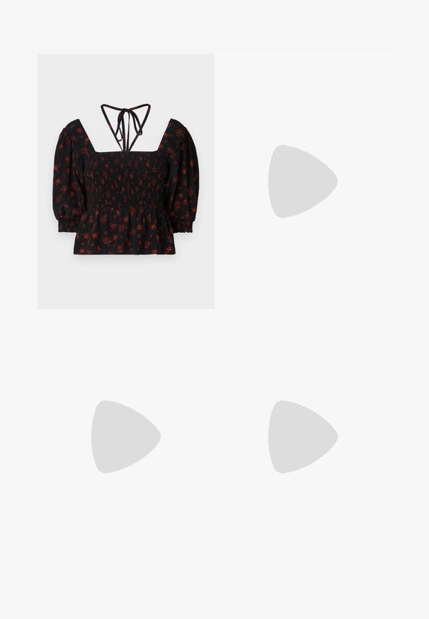 Schwarz gemusterte Bluse mit floralem Druck, Puffärmeln, gerafftem Oberteil, quadratischem Ausschnitt und verstellbaren Bindebändern auf der Rückseite.; Schwarze 3/4-Leggings aus dehnbarem Material mit hohem Taillenbund und ohne sichtbare Muster oder Hardware.; Schwarze High Heel Sandale mit einem schlichten Design, featuring dünnen Riemen und einem einzigartigen Vorderakzent. Glatte Oberfläche mit einer spitzen Zehenform und einem 7,5 cm hohen Absatz.; Schwarze Cat-Eye-Sonnenbrille mit dunklen Gläsern, Kunststoffrahmen, schlanken Bügeln und dezentem Branding an der inneren Seite des Bügels. Matte Oberflächenstruktur.