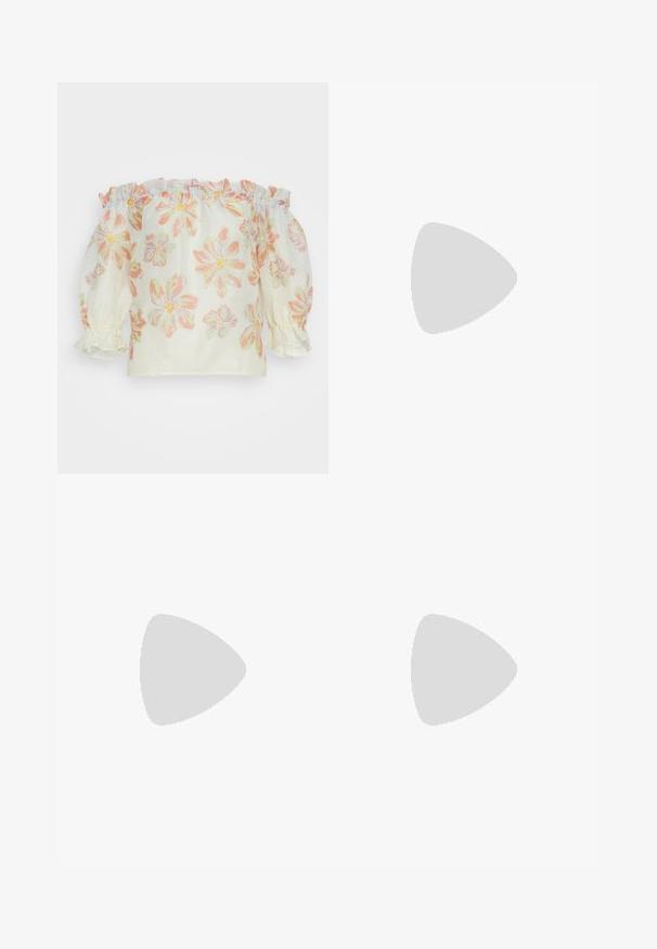 Malina ELMA OFF SHOULDER BLOUSE - Palaidinė - blue; Šviesiai mėlynos flared džinsai, pagaminti iš džinsinio audinio, su aukštu liemeniu, penkiomis kišenėmis ir vienu mygtuko užsegimu. Minkštas paviršius su išblukusiu efektu.; Juodos lakuotos odinės šlepetės su smailiu pirštu ir geometriniu bloko kulnu. Turi elegantišką, minimalistinį dizainą ir lygų paviršių.; Juodas odinis krepšys su išlenkta forma, nuimamu dirželiu ir auksiniais detalėmis. Krepšys turi kilpą su sagtimi.