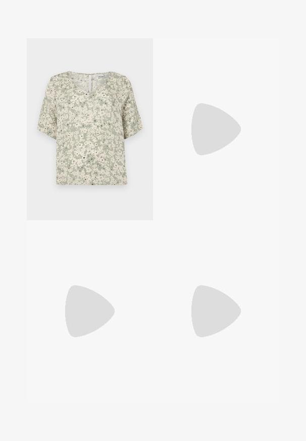 Kortermet bluse i lysegrønn stoff med hvite blomster mønster og svarte detaljer. V-hals med en liten nykelhulldetalj bak.; Svarte vid bukser laget av glatt stoff, med to hvite detaljerte lommer med dekorative knapper foran.; Sorte lakk lær slingback hæler med spiss tå, et avrundet utskjæringsdesign og blokkheel. Har en gulltone spenne som detalj.; Svart håndveske med teksturert overflate, doble topphåndtak og justerbar skulderrem. Har detaljer i gulltone og sidelommer.