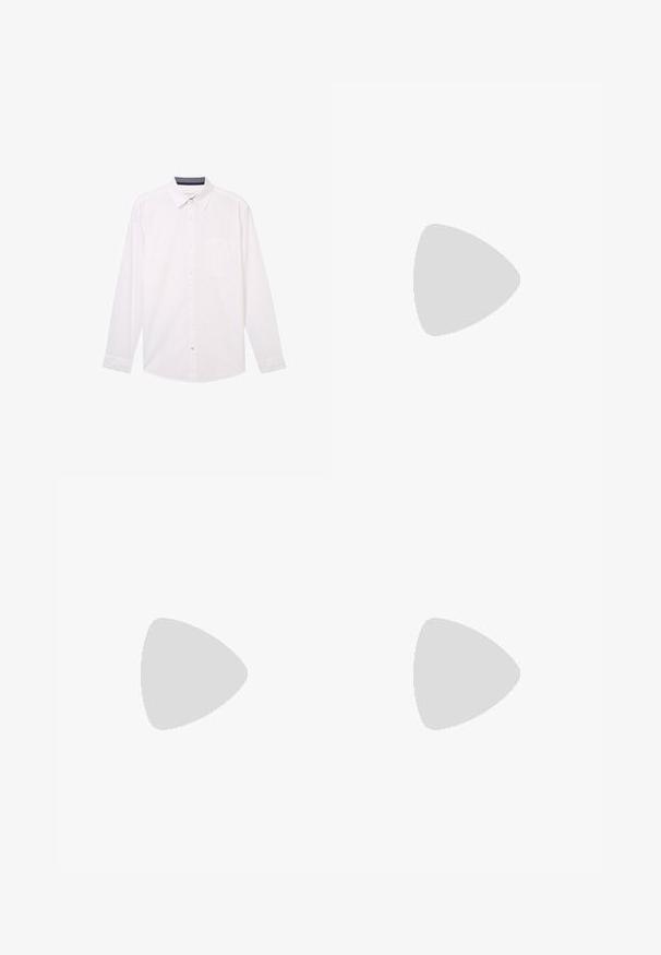 Witte blouse met lange mouwen, voorzien van een button-down kraag, een enkele borstzak en een subtiele textuur. Gemaakt van lichte stof.; Zwarte wijde broek met geplooide voorkant, zijzakken en een gladde stoftextuur. Ontworpen voor een ontspannen pasvorm.; Bordeaux leren instapper met een ronde neus, gestikte details en een kleine decoratieve accent op de schacht. Platte, contrasterende zool.; Bruine leren schoudertas met een omklapbare klep, verstelbare schouderriem, metalen hardware en een gladde afwerking. Inclusief een sluiting aan de voorkant met een lus.