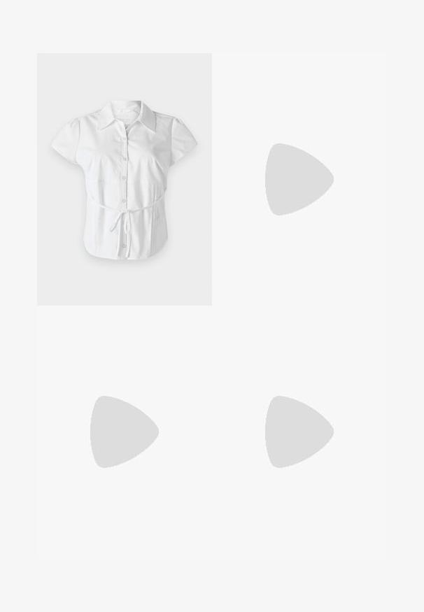 Hollister Co. SLIM SHIRTING - Blusa - white; Shorts de mezclilla azul claro con un acabado desgastado. Presenta cinco bolsillos, cierre de botón y detalles de costura en naranja. Corte recto clásico.; Zapatillas de ante negras con tres rayas blancas, suela de goma texturizada marrón y cordones negros. El forro interior presenta un patrón de logotipos.; Gafas de sol de metal dorado con lentes ovalados y oscuros. Puntas de acetato negro en las patillas. Nombre de la marca "QUAY" en el lateral.; Bolso de hombro de ante marrón con forma curva y una sola correa, que presenta un sutil logo en la parte frontal. El fondo es blanco liso.