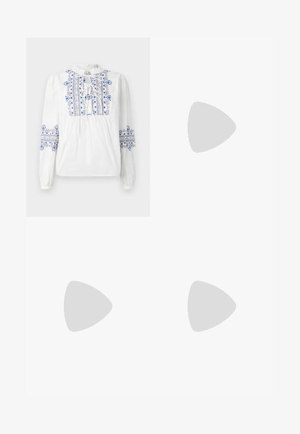 Hvid bluse med blå og sort broderi langs skær og ærmer. Har en necktie og samlet midte. Lange, elastiske ærmer.; Bredbens-denimbukser med en lys til mørk blå gradient, høj talje, bælteløkker og et matchende stofbælte. Tekstureret denimfinish.; Beige læder slingback sandal med krydsede stropper, lav hæl og sorte detaljer. Glat tekstur og minimalistisk design.; Hvid syntetisk håndtaske med en trekantet form, flad forsideklap og sløjfedetalje, justerbar strop, glat tekstur og minimalistisk design.