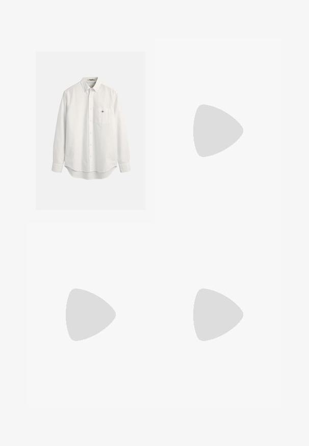 Weißes langärmliges Button-Up-Hemd aus Baumwolle mit spitzem Kragen, einer Brusttasche und abgerundetem Saum.; Weißes Baumwoll-T-Shirt mit einem auffälligen schwarzen "LACOSTE"-Logo auf der Brust. Kurzärmlig und mit Rundhalsausschnitt.; Weiße Trainingshose mit dunkelgrünen Seiteneinsätzen. Leichtes Material, elastischer Bund und gerippte Säume. Mit Netzstruktur an den Seiteneinsätzen.; Weiße Leder-Sneaker mit runder Spitze, Schnürung und schwarzem Fersenakzent. Verfügt über ein kleines gesticktes Krokodillogo an der Seite.