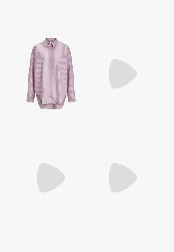 Camicia collare rosa chiaro con righe verticali verde scuro e bianche. Presenta maniche lunghe e una vestibilità ampia. Tessuto dalla texture liscia.; Pantaloni culotte neri in poliestere con una cintura elastica, due pieghe frontali e una silhouette ampia. Nessun motivo visibile o dettagli in metallo.; Sandali con tacco in vernice nera, con punta squadrata, cinturini alla caviglia e fibbie in argento. Presentano un tacco a blocco spesso per maggiore stabilità.; Borsa a tracolla nera in pelle con una forma curva, manico rimovibile e accessori dorati. La borsa presenta una patta con un dettaglio a fibbia.