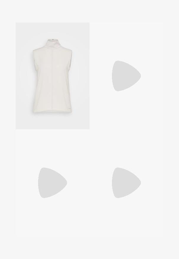 Kübaratutiv valge turtleneck särk siledast materjalist, millel on keskne õmblus ja tagasihoidlik logo silt allservas. Minimalistlik disain.; Heledad helesin sinised laiad püksid, mis on valmistatud denimist, kõrge vöökoha, ees olevate taskute, nööp sulgemise ja riidel õrnade kulumistunnustega.; Valgete nahast Mary Jane lamedate kingade kumerad varbad, külgmine pandla ja madal must konts. Sile tekstuur ja minimalistik disain.; Must mustaga musta nahast, millel on kaks pikka kanda, sile tekstuur ja struktureeritud kuju. Esipoolsel on lisakoti jaoks tasku.; Hõbedased rõngaskõrvarõngad, millel on sile, läikiv viimistlus. Ümmargune kuju ja turvaline klõpsulatus. Kerge disain, sobib igapäevaseks kandmiseks.