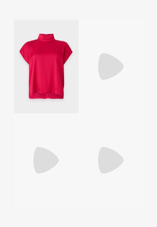 Rotes Kurzarmoberteil mit hohem Hals, aus glattem Stoff gefertigt. Es hat eine lockere Passform und einen Reißverschluss auf der Rückseite. Einfaches Design ohne Muster.; Schwarze weite Hosen mit maßgeschneidertem Design, das eine glatte Textur und subtile Falten an der Vorderseite aufweist. Keine sichtbaren Beschläge oder Muster.; Schwarze Leder-Slingback-Pumps mit spitzem Schuhblatt, ausgestattet mit einem schlanken Absatz und einem goldfarbigen Akzent am verstellbaren Riemen. Glatte Textur.; Schwarze Lederhandtasche mit einem strukturierten Design, das eine verkürzte Form, einen oberen Griff und goldfarbene Hardware-Details aufweist. Verstellbarer Schulterriemen ist enthalten.