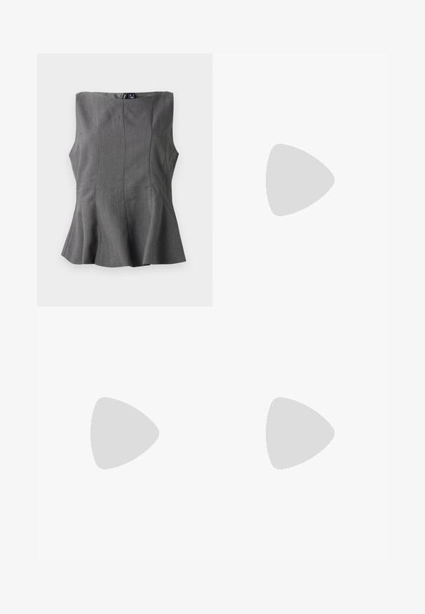 Grå peplumtop med en strukturerad, ärmlös design. Tillverkad av slätt tyg, med vertikala sömmar och en rak halsringning.; Ljusblå denim byxor med vida ben och hög midja, fem fickor och subtila blekningar, med en metallknapp och bälteshällor.; Grå mockasneakers med ljusgrå läderlinjer och en gummigummi-sula. Funktioner inkluderar snörning och diskret logotyp på tungan.; Gul veckad handväska i slät konstläder, med en mjuk form och en enda axelrem samt en rynkad toppdesign.
