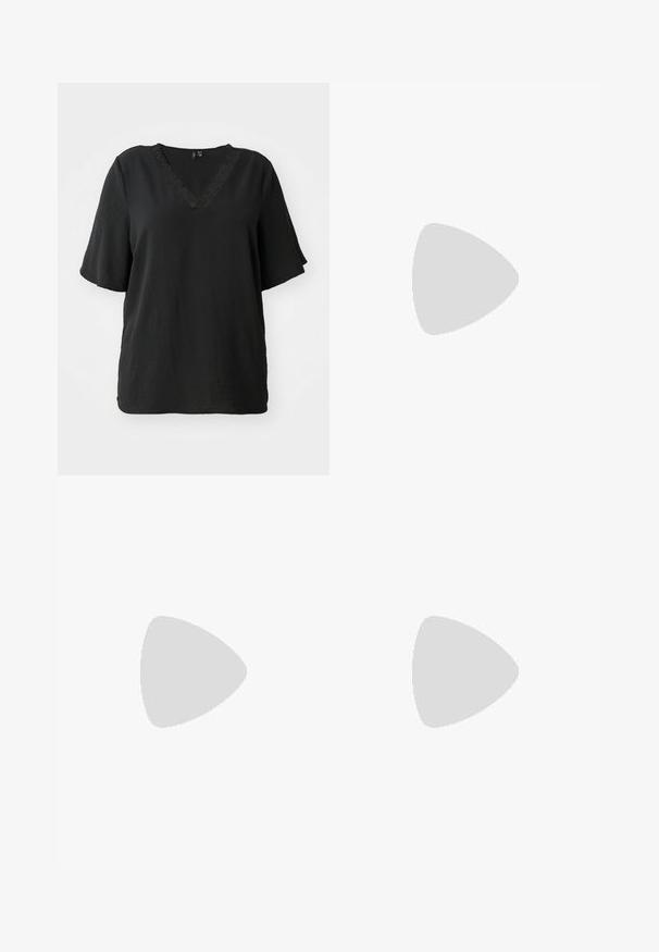 Sort V-hals T-shirt med korte ærmer, fremstillet af et tekstureret stof og med dekorativ blondekant langs halsudskæringen. Løs pasform.; Denim jeans i en lys til medium blå gradient. Har en lige ben skæring, fem lommer og syede detaljer langs sømmen.; Sort læderballerina med rund tå, har en dekorativ sløjfe og glat tekstur. Minimalistisk design med en lav, flad sål.; Sølv hoop øreringe med en glat, poleret overflade. Rund form og sikker klik-lukning. Letvægtsdesign, der er velegnet til hverdagsbrug.