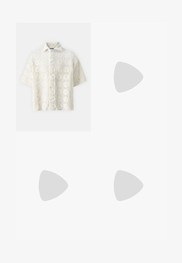 Jack & Jones PREMIUM JORLOUIS - Camicia - cloud dancer; T-shirt bianco in cotone con maniche corte, scollo rotondo e vestibilità rilassata. Texture liscia senza pattern o dettagli visibili.; Pantaloni cropped bianchi in lino con vita elasticizzata, coulisse e due tasche laterali. Texture morbida e design leggero per il massimo comfort.; Sneaker bianco con tomaia in pelle liscia, punta rotonda, suola piatta e design minimalista. Presenta un branding sottile e un accento beige sul tallone.; Occhiali da sole con montatura in metallo e lenti verdi ovali. Montatura sottile in metallo argento e terminali neri. Design minimalista, senza loghi visibili.