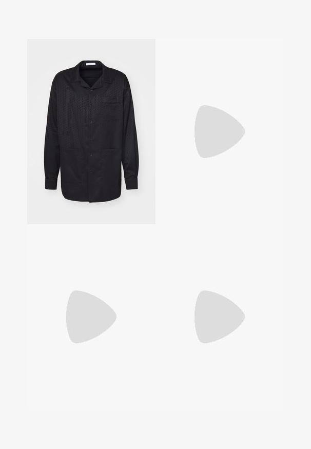 Chemise noire à boutons avec un motif texturé subtil, à manches longues, col cranté et une poche sur la poitrine. Tissu doux et design classique.; Débardeur sans manches en coton blanc avec un col rond, présentant une texture lisse et une coupe ajustée, conçu pour un usage décontracté.; Jean en denim noir avec une coupe slim, texture déchirée, accents de taches de peinture et impressions graphiques audacieuses sur le devant.; Baskets en cuir blanc avec une finition lisse, bout arrondi, lacets plats et semelle texturée. Présente un logo discret sur le talon.; Lunettes de soleil noires rondes avec verres sombres et branches en métal fines. Comprend des embouts transparents et des accents argentés au niveau de la charnière. Design minimaliste.