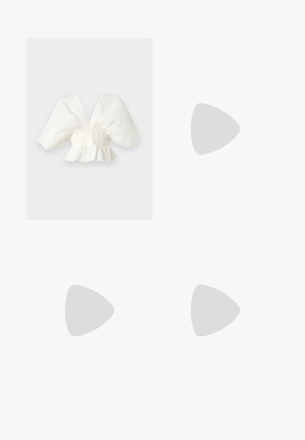 Hvid bluse med pufærmer, V-udskæring, rynket bodice, tekstureret stof og en flæset kant. Har brede, strukturerede ærmer.; Sort nederdel med en tekstureret stof, to forlommer og en frynsekant. Den overordnede form er et figursyet A-linje design.; Sort læderballetsko med rund tå, glat tekstur, minimal syning og et fleksibelt såldesign.; sandro JANET - Håndtasker - noir
