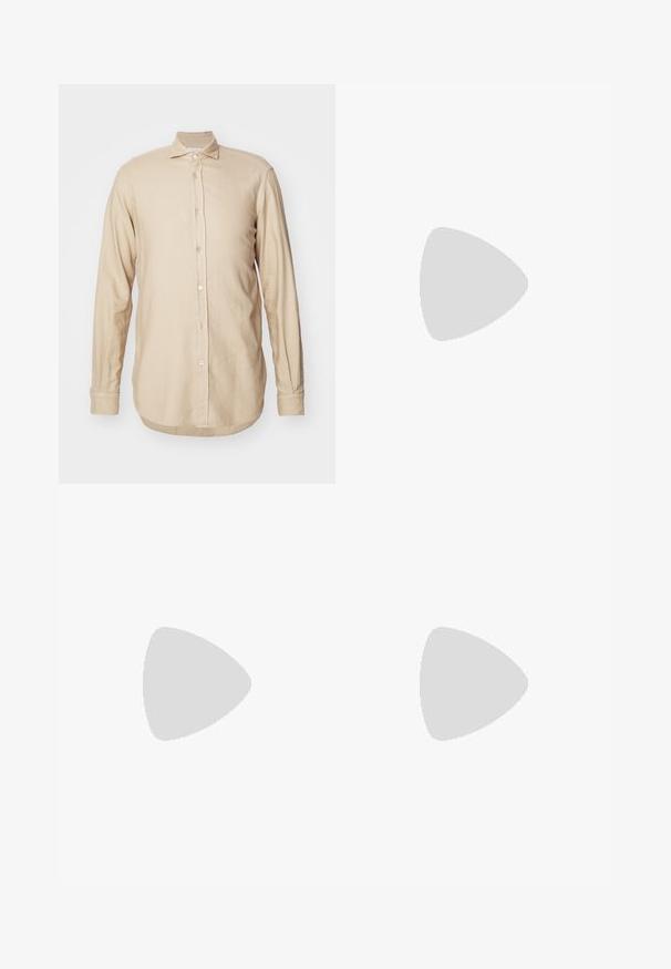 Camicia beige a maniche lunghe realizzata in tessuto leggero, con chiusura a bottoni, colletto a punta e orlo curvo con texture sottile.; Pantaloni bianchi a gamba larga con pieghe sul davanti, chiusura a un bottone e tasche laterali. Texture liscia e design sartoriale.; Mocassini in pelle marrone con punta arrotondata, dettagli cuciti e un'elegante fibbia metallica decorativa sul davanti. Suola in gomma.; Occhiali da sole tartarugati con lenti gialle. Forma aviator con doppio ponte e dettagli in metallo. Superficie liscia e design elegante.; Orologio rettangolare in oro rosa con quadrante bianco, indicatori di ore minimalisti e bracciale in metallo a maglie. Presenta una corona sul lato destro.