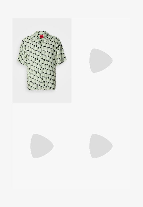 Chemise à manches courtes boutonnée en vert clair avec un motif de feuilles abstraites navy. Présente un col camp et des boutons noirs. Texture de tissu lisse.; Jean en denim bleu avec une coupe droite, un design à cinq poches, des coutures discrètes et une fermeture à bouton à la taille.; Mocassins en cuir noir avec un bout rond, un détail de couture surélevé sur l'empeigne et une semelle en caoutchouc plate. Texture lisse, design classique.; Malette en cuir bleu marine foncé avec deux poignées supérieures et une sangle détachable. Présente une finition texturée, des coutures verticales et un détail de logo.