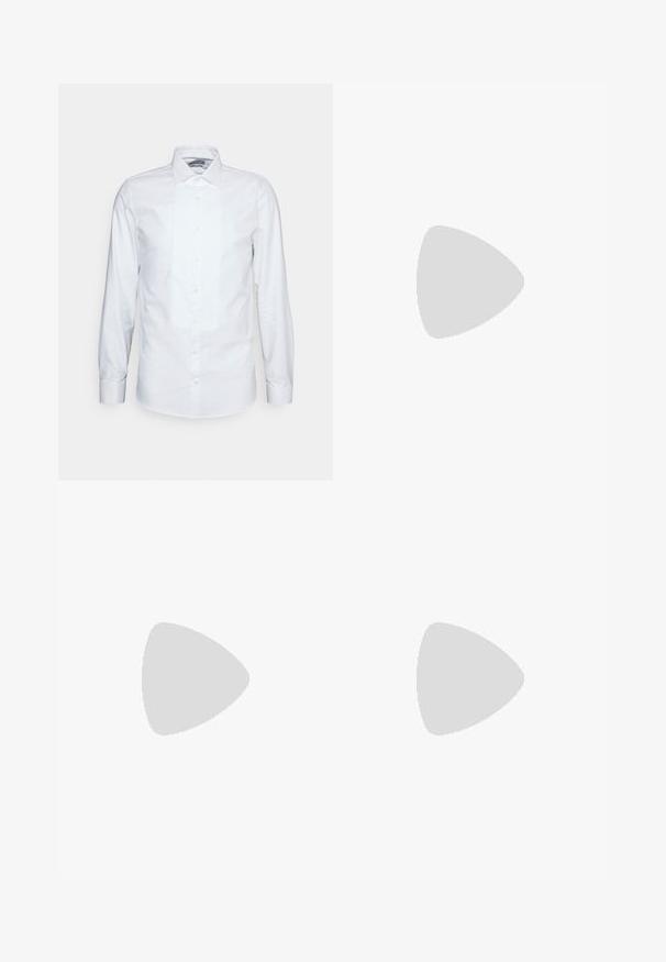 Cămașă albă cu mâneci lungi, din bumbac. Prezintă un front pliat, guler ascuțit și închidere clasică cu nasturi. Textură netedă și croială adaptată.; Costum gri, ajustat, cu rever în formă de denivelare și buzunare în față, asociat cu o cămașă cu dungi. Pantalonii au o croială lejeră și detalii de pliuri. Pantofi maronii.; ALDO BERT - Botine clasice - black; Ochelari de soare negri, rectangul care au lentile întunecate, ramă din plastic gros, accente aurii pe brațe și logo-ul brandului gravat pe mâner.