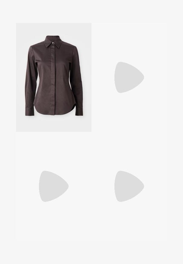 Mörkbrun långärmad skjorta med knappar, spetsig krage och dold knapplist på vit bakgrund.; Brun satin midi kjol med en slät textur, som har en rak skärning utan synliga mönster eller utsmyckningar. Enkel och elegant design.; Svart läder slingback-häl med spetsig tå, minimalistisk design, tunn ankelrem och en elegant stilettklack. Slät textur.; Vävd halm tote-väska med bruna läderdetaljer och handtag. Har en utskuren logotyp och kontrasterande horisontella band.