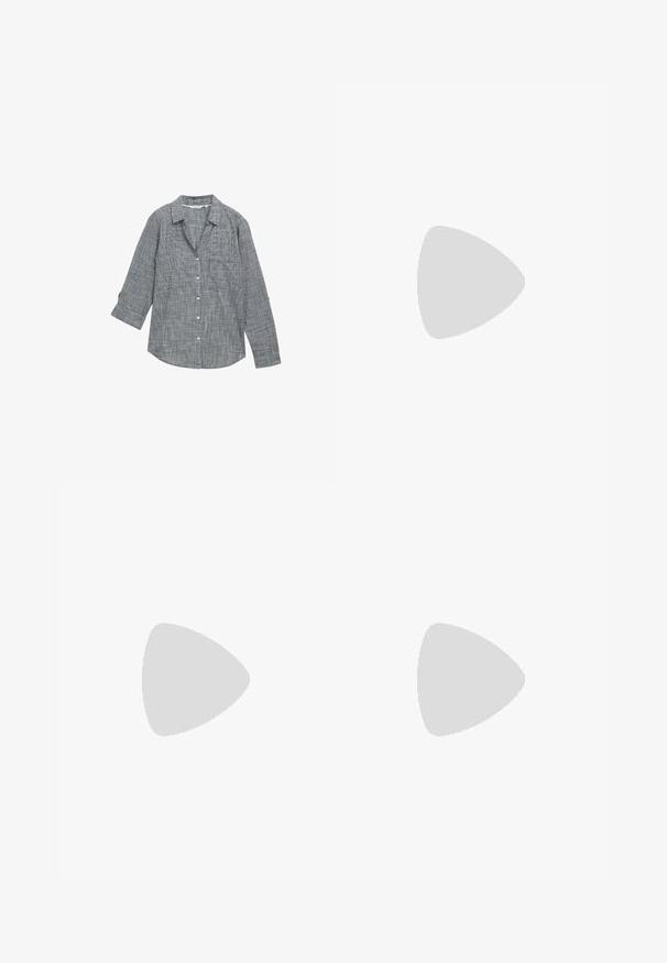 TOM TAILOR WITH SLUB STRUCTURE - Bluza z gumbi - navy midnight blue; Svijetloplave traperice ravnog kroja s pet džepova i dugmetom. Imaju suptilno izbljeđivanje i narančaste detalje šavova.; Črne usnjene loafersice z gladko površino, ki imajo šivane podrobnosti in dvignjen trak spredaj, počivajo na kovinski površini.; Rjava semiš torba za ramo z gladko teksturo, ukrivljeno obliko in enim trakom. Ima zadrgo za zapiranje in brezšivno zasnovo.