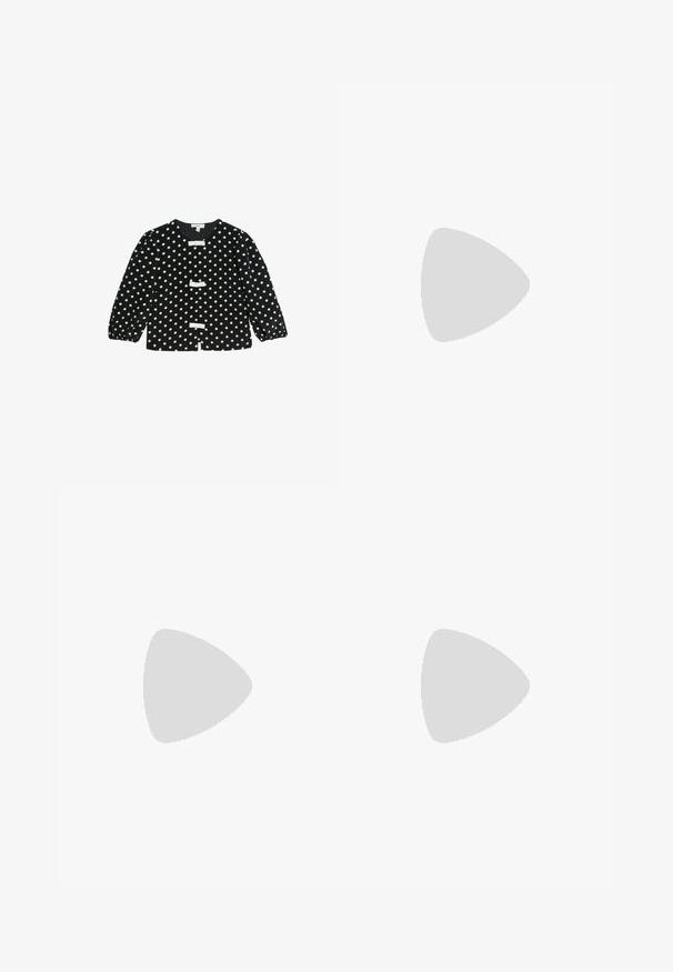 Cardigan a pois neri con tre fiocchi bianchi, maniche a sbuffo lunghe e scollatura rotonda. Tessuto morbido con una texture liscia.; Pantaloni tapered bianco e nero che presentano una vestibilità slim con pannelli a contrasto. Il tessuto ha una texture liscia; la vita è piatta e aderente.; Scarpe slingback nere in pelle con punta affilata, tacco sottile e dettaglio decorativo a fibbia sulla tomaia. Texture liscia e design elegante.; Occhiali da sole neri oversize con lenti marroni. Presentano bracci unici a strisce verdi e rosse, con dettagli in metallo dorato. Forma quadrata.; Borsa a righe bianche e nere con una forma strutturata, dotata di manico superiore, tracolla a catena staccabile e dettaglio logo metallico.