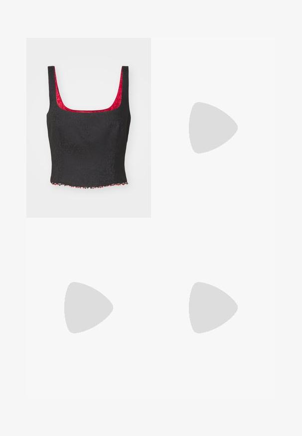 Fekete, textúrált mintájú crop top, szögletes nyakkivágással és piros béléssel. Díszes, piros és fekete gyöngyös szegéllyel rendelkezik.; Fekete bordázott kötött szoknya sima derékpánttal és díszes textúrázott részletekkel az alján. Feszes sziluettel rendelkezik.; Fekete magas sarkú szandálok vékony pántokkal, csomózott mintával, sima négyzetes orral és karcsú stiletto sarkal rendelkeznek.; Világosszürke fémes kézitáska lánc pánttal, kis kör alakú fém kifinomult díszítéssel és háromszög alakú márkagéppel.; Ezüst karika fülbevalók sima, fényes felülettel. Lekerekített forma, könnyű kialakítással, tűs zárómechanizmussal.