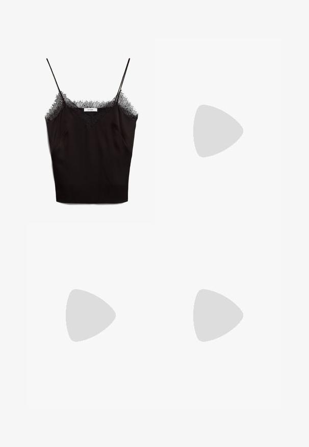 Camisole di raso nero con spalline regolabili, caratterizzata da un bordo in pizzo sul colletto. Il design include un collo a V e tasche laterali.; Jeans a gamba larga di colore verde scuro, realizzati in tessuto misto cotone, dotati di chiusura con bottone frontale, cinque tasche e cuciture classiche in denim.; Sandali con tacco in suede nero, con una sottile fascia alla caviglia, design open toe e un discreto tacco a blocco. Texture liscia e decorazioni minime.; Borsa a tracolla nera in pelle con una texture liscia. Presenta una tracolla regolabile e un design elegante e minimalista con chiusura a zip.