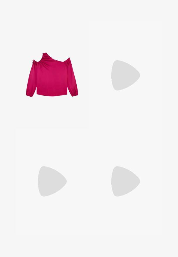 Scalpers LUX - Bluse - bouganville; Sorte bukser med lige pasform, der har frontlommer og slidser i kanten. Lavet af blødt, glat stof. Velegnet til forskellige anledninger.; Bershka Højhælede sandaletter / Højhælede sandaler - black; Sorte solbriller med rektangulære rammer, blåtonede linser og et karakteristisk brodesign. Slank finish, afdæmpet tekstur.