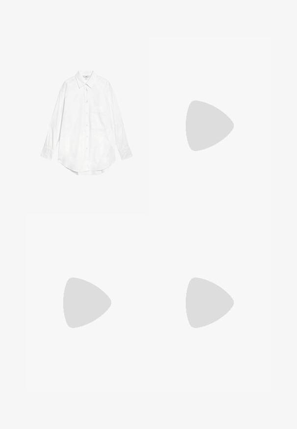Marks & Spencer OVERSIZED - Camicia - white; Pantaloni in denim neri a gamba larga con vita alta, dotati di tasche anteriori e posteriori, cuciture a punto, e chiusura con bottone. Texture liscia.; Stivali neri alti in finta pelle con punta tonda, dettaglio della fibbia della cintura accentuata e tacco largo. Texture liscia e cucitura verticale sul gambale.; Borsa a spalla in vernice nera con forma curvata, una tracolla, tasche frontali e dettagli in metallo argentato.