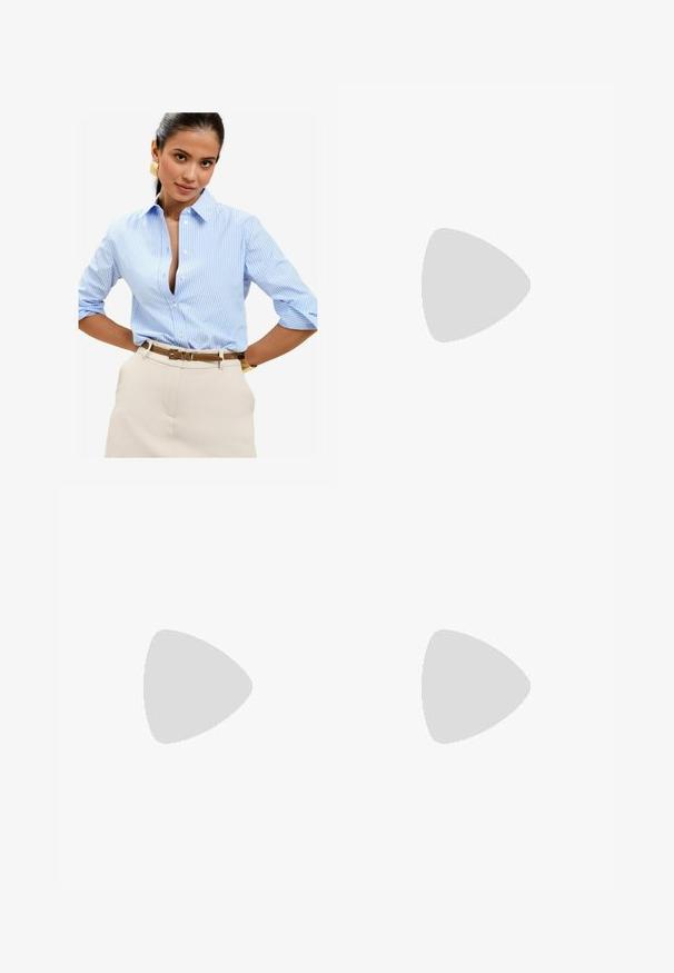 Jasnoniebieska koszula w paski z guzikami, z założonym kołnierzykiem i rękawami do trzech ćwiartek, w zestawieniu z beżowymi spodniami i brązowym paskiem.; Jeans dżinsowe o szerokich nogawkach w średnim niebieskim odcieniu, z dwiema przednimi kieszeniami zapinanymi na guziki oraz przeszyciami wzdłuż dołów nogawek.; Czarne lakierowane półbuty na obcasie z wydłużonym noskiem i geometrycznym słupkiem. Charakteryzują się eleganckim, minimalistycznym designem oraz gładką fakturą.; Biała torebka o strukturalnym kształcie z krótkimi uchwytami i paskiem na ramię, z złotymi akcentami i teksturowanym materiałem, prezentowana na szarym tle.