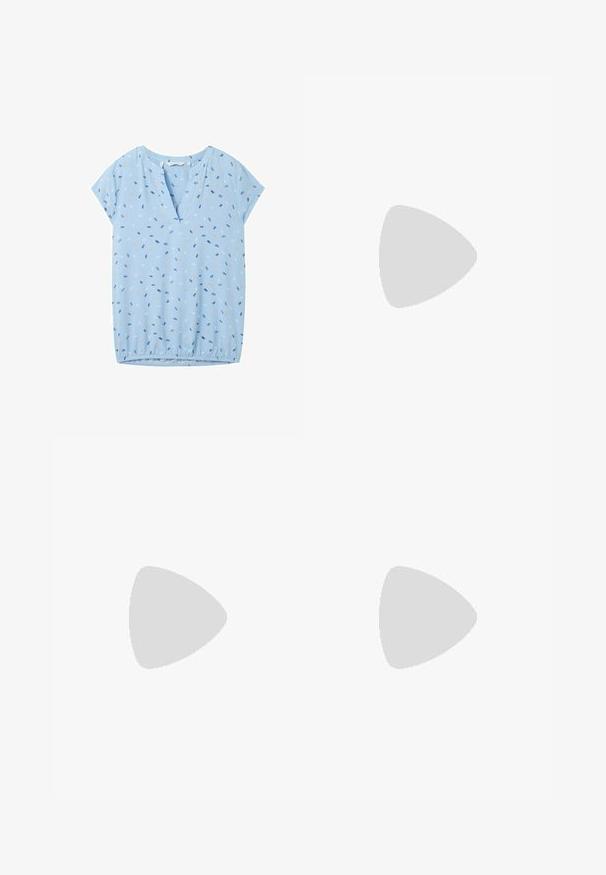 TOM TAILOR Blůza - blue multicolor minimal; Krémové saténové kalhoty širokého střihu s černými vyšívanými geometrickými vzory na lemu. Mají hladkou texturu a upravený siluetu.; Béžové kožené lodičky na bloku s špičatou špičkou, černým lemem kolem otvoru a tenkým nastavitelným páskem na patě se zlatými doplňky.; Krémová kožená kabelka s půlměsíčním tvarem, zlatými kovovými detaily, černými akcenty a odnímatelným popruhem. Obsahuje řetízkový detail a visačku.