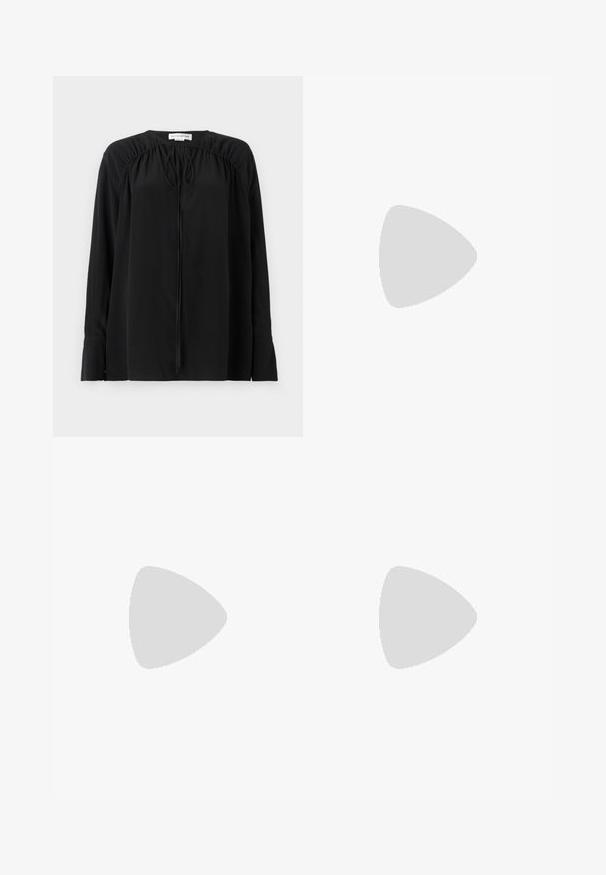 Blusa nera a maniche lunghe realizzata in tessuto leggero, con scollatura rotonda, coulisse frontale e dettagli arricciati sulle spalle.; Gonna midi bianca in maglia con un motivo testurizzato a righe verticali e dettagli a taglio vicino all'orlo. Vita elasticizzata. Materiale morbido.; Pantofole da balletto nere in pelle con punta arrotondata, texture liscia, dettagli di cucitura minimi e design con suola flessibile.; Borsa a tracolla in pelle marrone con chiusura a pattina, hardware color oro, tracolla e una finitura liscia. Forma rettangolare compatta.