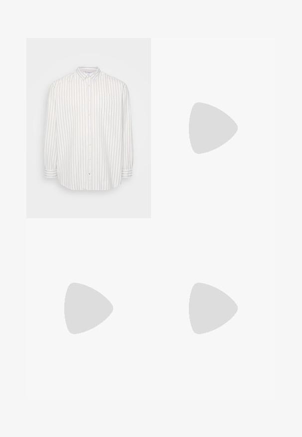 Gestreepte overhemden in wit en lichtbeige, lange mouwen, zak op de linkerborst, klassieke kraag, lichtgewicht stof.; Linnen broeken in lichtbeige, met een elastische tailleband met een trekkoord, een wijde pasvorm en zijzakken. Gladde textuur.; Bruine leren sandalen met twee verstelbare banden en metalen gespen, rustend op een steenachtige ondergrond, gecombineerd met een bruine broek.; Metalen zonnebril met ovale groene lenzen. Dunne zilveren metalen rand en zwarte oorstoppers. Minimalistisch ontwerp, zonder zichtbare logo's.