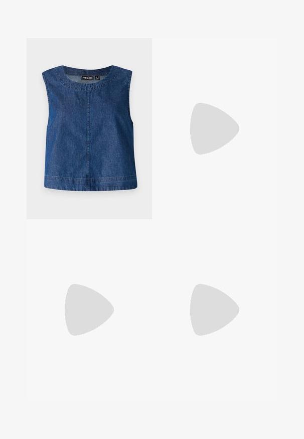 Zila džinsu bez piedurknēm topiņš ar apaļu izgriezumu, taisnu piegriezumu un smalki šuvumu detaļām gar malām. Zīmola etiķete redzama.; Platās kājas džinsi tumši zilā denima krāsā. Iespējas: piecas kabatas, siksnu cilpas un neapstrādāta apakša ar redzamām šuvju detaļām.; Melnas lakotas ādas sūkņa kurpes ar norādītu purngali un mazu bloku papēdi, ar sudraba sprādzi akcentā uz jostas.; Melnas ādas rokassoma ar izliekta formu, noņemamu siksnu un zelta aksesuāriem. Somai ir vāciņš ar sprādzes detaļu.