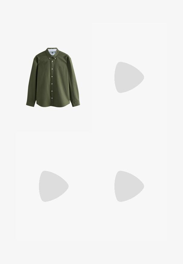 Chemise à manches longues vert olive avec un col boutonné, des boutons sur le devant et un petit logo brodé. Tissu doux avec un design structuré.; Pantalon en lin beige clair, avec une taille élastique dotée d'un cordon de serrage, un design large et des poches latérales. Texture lisse.; Chaussures slip-on en cuir suédé beige avec un bout arrondi, un design basse et une finition texturée. Présente un subtil détail de couture le long de l'empeigne.; Lunettes de soleil avec une monture en métal argenté, verres rectangulaires bleus et branches fines. Présentent des accents bleus sur les extrémités des branches.