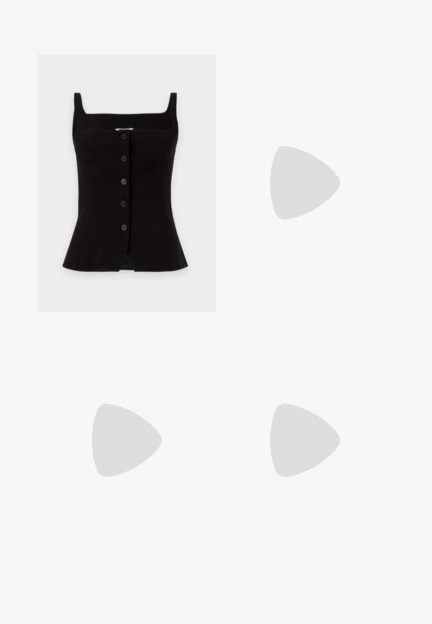 Haut noir sans manches avec un décolleté carré, présentant un corsage ajusté et six boutons sur le devant. Texture lisse avec un ourlet légèrement évasé.; Weekday NOVA LOW RISE SLIM BOOTCUT - Jean bootcut - lip blue; Sandales noires à talons avec des fines lanières, un design ouvert à l'avant et un petit talon évasé. Le matériau semble lisse et brillant.; Sac à main en simili cuir noir avec une texture crocodile, un dessus resserré et une sangle froncée. A l'apparence douce et compacte.