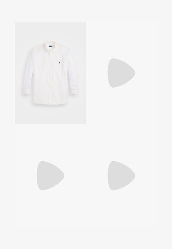 Chemise blanche à manches longues et à boutons, en coton. Présente un col classique, des boutons dorés et un petit logo bleu sur la poitrine gauche.; T-shirt en coton blanc, à manches courtes, col rond, avec un petit logo bleu marine sur la poitrine gauche. Texture lisse, coupe décontractée.; Jeans en denim bleu clair avec une coupe décontractée, un design à cinq poches et des coutures contrastantes. Texture décolorée près des cuisses et de l'ourlet.; Baskets en cuir blanc avec des panneaux texturés, bout arrondi, perforations pour la respirabilité, et semelle en caoutchouc surélevée. Présente un emblème de cheval noir.