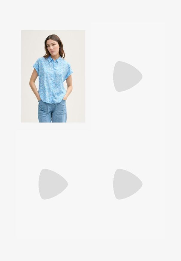 Blusa azzurra a maniche corte con piccolo motivo floreale bianco, chiusura con bottoni e vestibilità ampia. Abbinata a pantaloni in denim azzurro.; Pantaloni floreali a gamba larga con sfondo blu, caratterizzati da un motivo colorato di fiori rossi, gialli e blu, e una cintura elastica.; Sneaker in suede verde con strisce in pelle bianca, suola in gomma, collarino imbottito e design minimalista. Presenta il marchio sul lato.; Borsa a spalla in pelle nera intrecciata con una forma morbida e ampio manico. Caratterizzata da un design testurizzato e intrecciato con una finitura liscia.