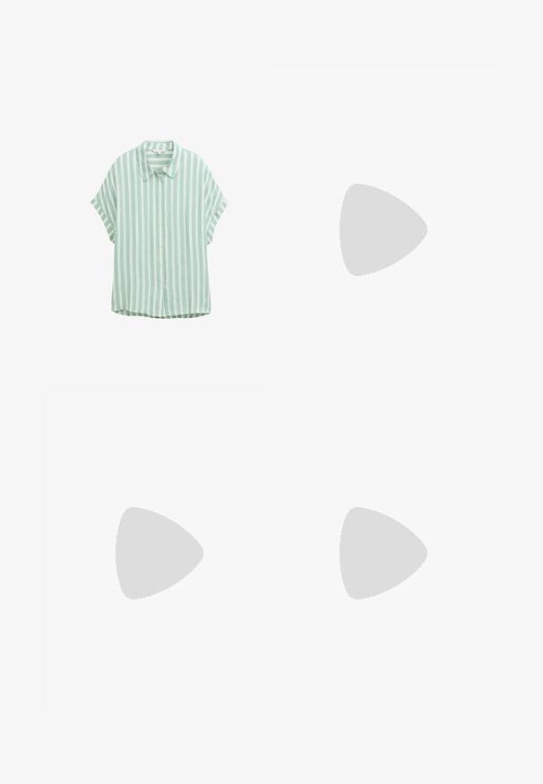 Lichtgroen en wit gestreept korter sleeve shirt met een knoopsluiting aan de voorkant en een puntige kraag. Heeft een ontspannen pasvorm en een zachte structuur.; Witte wijde broek van zacht materiaal, met een tailleband met trekkoord en een gladde textuur. Geen patronen of versieringen zichtbaar.; Marinewedge sandalen met een geweven jute platform, verstelbare enkelriem en canvas bovenkant. Kenmerken zijn een ronde neus en een gouden logo-detail.; Bruine faux leren schoudertas met een gebogen vorm, minimale stiksels en een gouden hardware-accent. Voorzien van een bovenste ritsluiting en een verstelbare schouderband.
