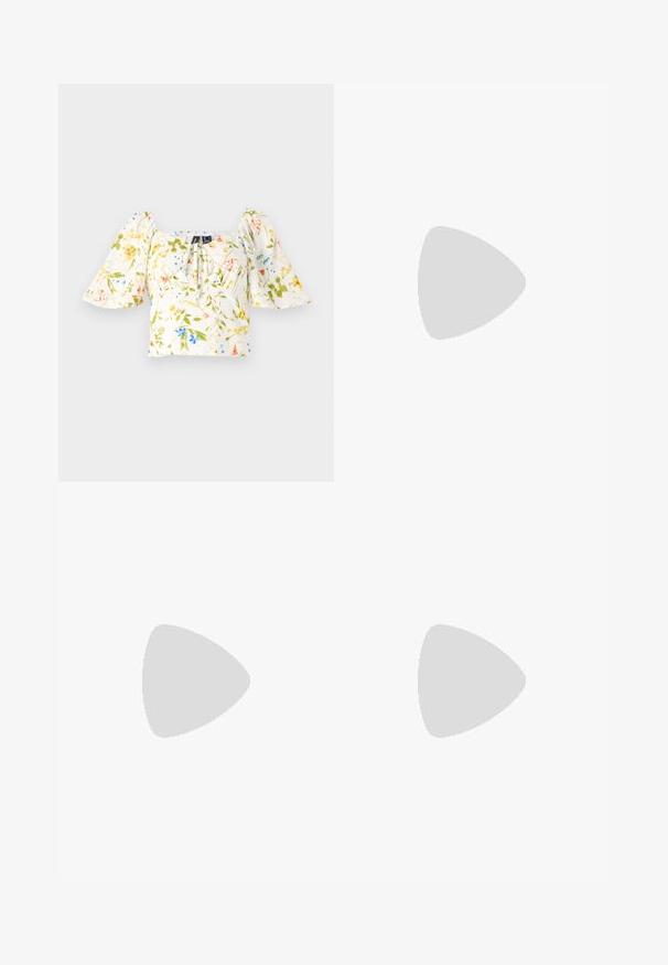 Top corto floreale con maniche a sbuffo, presenta un collo quadrato, tessuto principalmente bianco con motivi floreali verdi, gialli e blu.; Jeans a gamba larga realizzati in denim bianco sporco, caratterizzati da una chiusura frontale con bottone, due tasche laterali e linee pulite senza decorazioni.; Tacco slingback a punta affusolata in un materiale tan liscio e lucido. Presenta un design con ritaglio curvo e un sottile tacco a stiletto. Dettaglio con fibbia argentata.; Borsa a tracolla in pelle marrone con forma curvata, hardware dorato e un dettaglio con fibbia. Presenta una tracolla rimovibile.