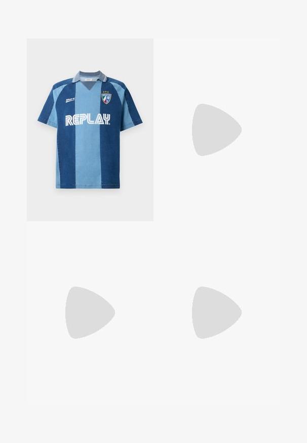 Jerseu inspirat de denim cu mâneci scurte, având un design cu dungi de culoare albastru închis și albastru deschis, guler în formă de V și logo-ul "REPLAY" aflat într-o poziție proeminentă.; Tricou alb cu mânecă scurtă și accente negre. Prezintă logo-ul "REPLAY FC" și textul "Highpeformance" într-un font sportiv. Fabricat dintr-un material neted.; Jeans din denim cu petice distruse și nuanțe variate de albastru, având o croială dreaptă și un design tradițional cu cinci buzunare.; Replay EPIC HIGH - Sneakers low - black