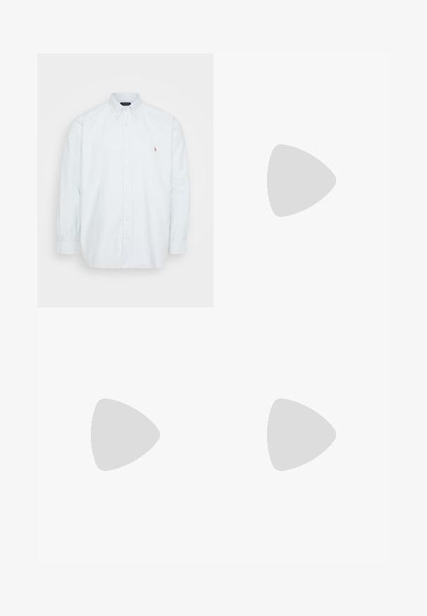 Šviesiai mėlynas ir baltas dryžuotas ilgarankovis marškinis su klasikinio tipo apykakle ir mažuoju išsiuvinėtu logotipu kairėje krūtinės pusėje.; Balta trumpa rankovėmis marškinėliai su apvali kaklo išpjova, su Polo Ralph Lauren logotipo siuvinėjimu kairėje krūtinės pusėje.; Tamsiai mėlynos džinsinės kelnės su tiesiu pjūviu, turinčios priekinį mygtuko uždarymą, penkių kišenių dizainą ir subtiliai nusidėvėjusias vietas.; Baltos odinės sportinės bateliai su tekstūruotu paviršiumi, juodu kulnas, apvali nosis ir juodas logotipas šone. Lengvas guminis padas.