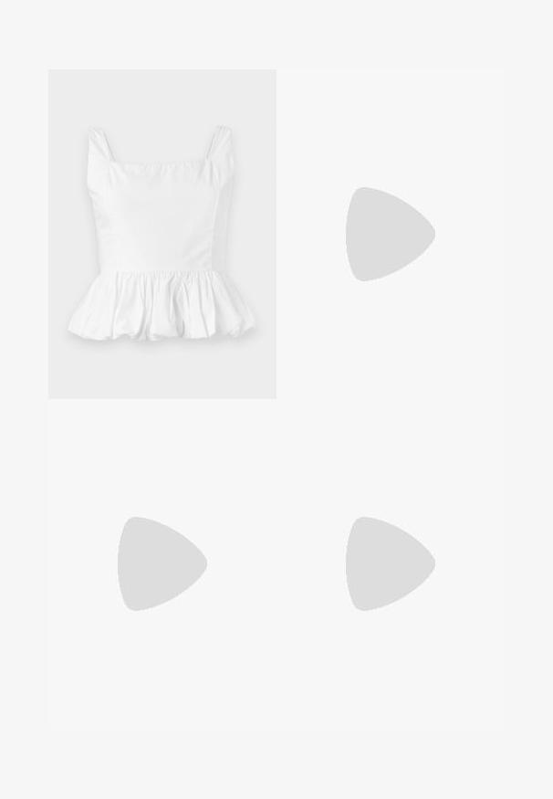 Weißes Peplum-Top mit quadratischem Ausschnitt und dünnen Trägern. Aus glattem, leichtem Stoff gefertigt, mit gerafftem Rüschendetail am Saum.; Hellgraue, weit geschnittene Hose aus weichem, geripptem Stoff, mit hohem Bund und langen Beinen, die eine subtile Textur aufweisen.; Beige Lackleder Slingback-Pumps mit spitzem Vorderteil und einem schlanken, quadratischen Absatz. Glatte Textur und minimalistisches Design ohne Verzierungen.; Weiße synthetische Handtasche in dreieckiger Form, flache Vorderklappe und Schleifendetail, verstellbarer Trageriemen, glatte Textur und minimalistisches Design.