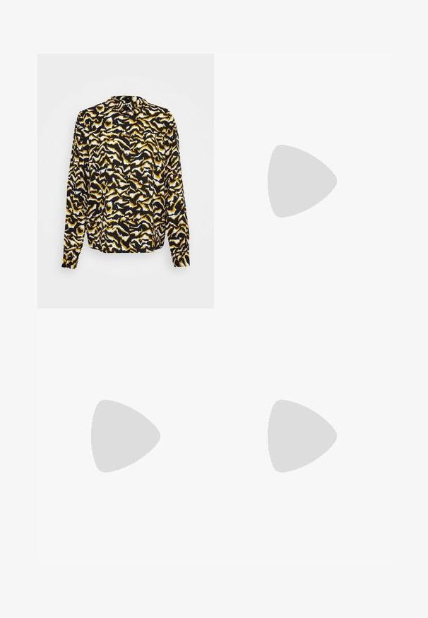 JDY JDYBROOKE LS NOOS - Blusa com botões - cloud dancer; Camisola preta sem mangas com decote quadrado, feita de um tecido suave; design ajustado sem padrões ou detalhes de metal.; Calças pretas de perna larga feitas de um tecido suave, com bolsos frontais e fecho de botão na cintura. Design minimalista sem padrões.; Botas de tornozelo pretas de couro, com atacadores, apresentando um solado de borracha texturizado e grosso, com detalhe de costura amarela ao redor da plataforma.