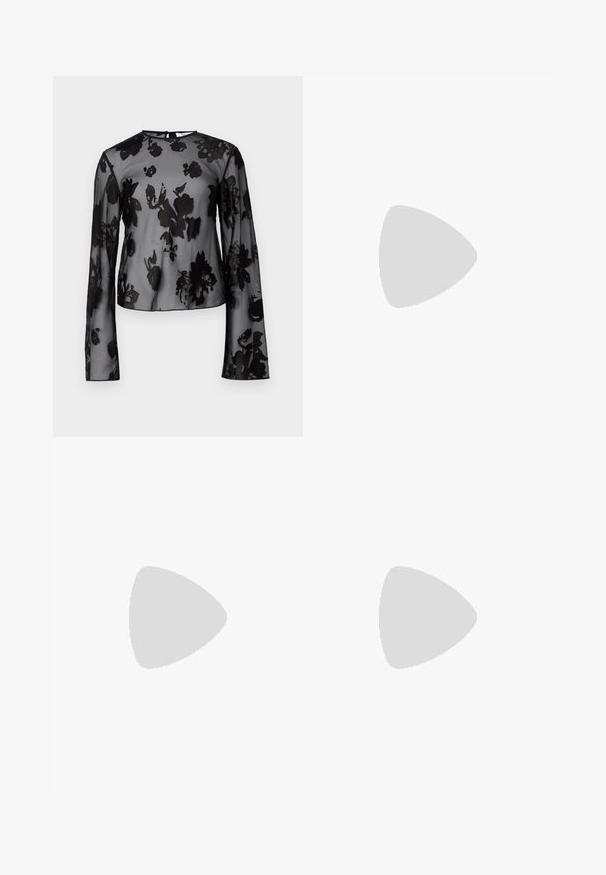 Blusa nera trasparente a maniche lunghe con motivi floreali, scollo rotondo e chiusura a chiave sulla schiena. Tessuto morbido e leggero con un aspetto trasparente.; Pantaloni neri a taglio dritto, con doppie pieghe, una texture liscia e un design classico in vita. Nessun hardware o dettaglio visibile.; Decolleté in pelle nera con punteggiatura e tacco quadrato spesso. Texture liscia, design semplice, adatto per ambienti formali.; Borsa a spalla in pelle nera con forma curva, chiusura con zip e tracolla regolabile. Presenta il logo del marchio impresso sulla parte anteriore.