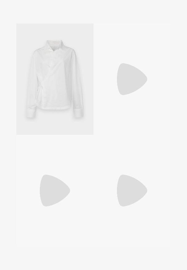 Faithfull the brand ALLISTE OVERSIZED FIT WRAP - Blúzka - white; Čierna saténová sukňa až po zem s hladkou textúrou, priliehavým pásom a siluetou do A, bez viditeľných ozdôb alebo vzorov.; Čierne gumené žabky s textúrovaným popruhom a jednoduchou plochou podrážkou, zobrazené z boku na jednofarebnom svetlom pozadí.; Čierne oválne slnečné okuliare s tmavými sklami, tenkým kovovým rámom a rovnými nožičkami. Má logo značky na vnútornej strane ramena a nosové podložky.